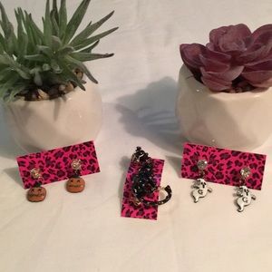 Earrings & Brooch Jewelry Lot.